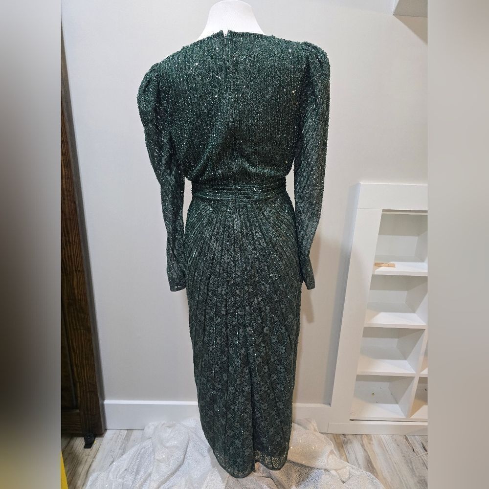 Mac Duggal Emerald Green Sequin V‑Neck Midi Dress - Picture 5 of 7